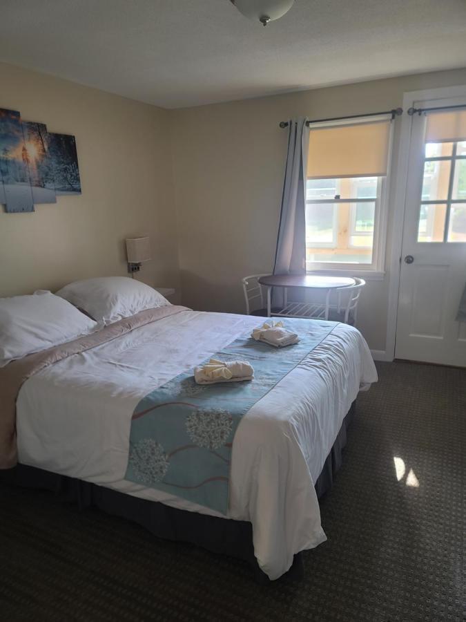 Lake Shore Farm Hotel Northwood